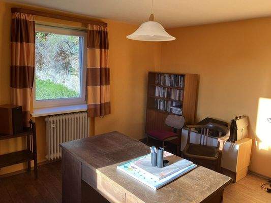 Lichtdurchflutetes Büro