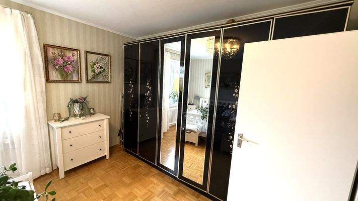 Platz für grossen Kleiderschrank
