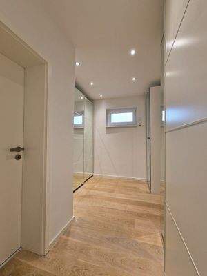 Durchgang Bad en Suite EG und Ankleide