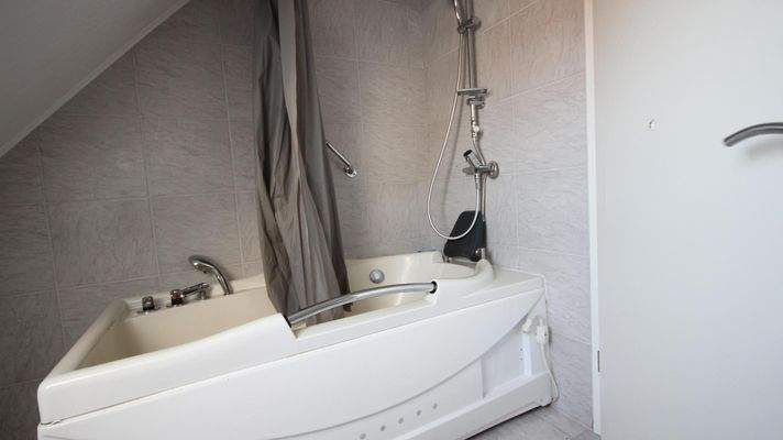 IMG_0107Bad mit Whirlpool OG