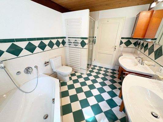 Das Vollbad im Erdgeschoss