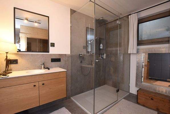 Duschbad im Wellnessbereich