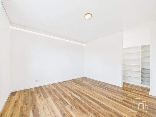 Schlafzimmer mit Ankleide