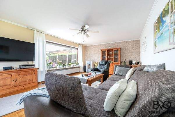 Wohnbereich mit viel Tageslicht