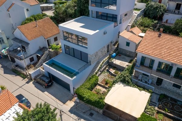 2 - Tivat, Krasici - newly built villa with a swim