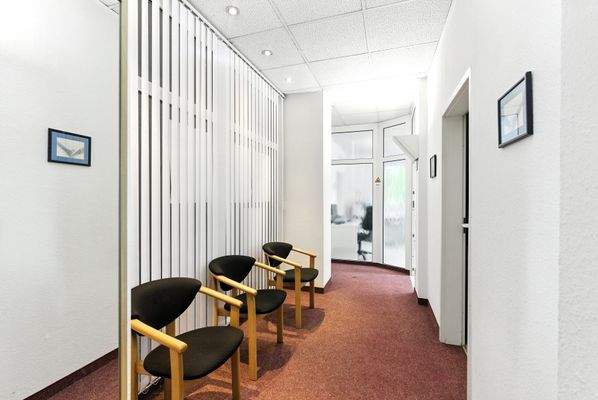 Erdgeschoss Praxis Wartebereich