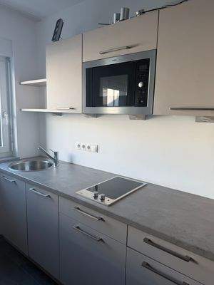 Küchenzeile mit Kochfeld