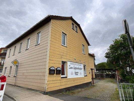 Wohnhaus mit Ferienwohnungen im OG