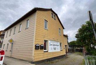 Wohnhaus mit Ferienwohnungen im OG