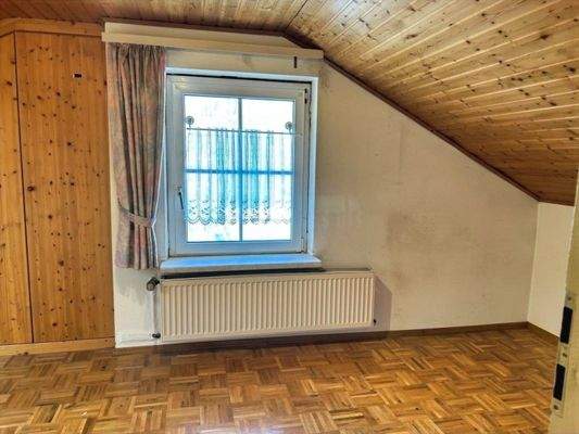 Zimmer 1 im DG (keine Wohnfläche)