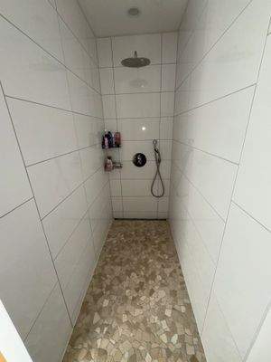 Ebenerdige Dusche im Bad