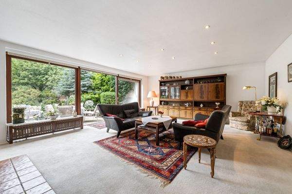 Wohnzimmer mit Zugang Terrasse