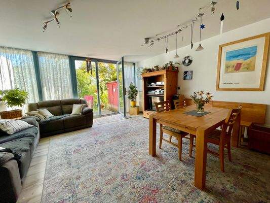 Wohnbereich mit Zugang zum Garten
