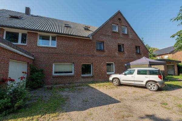 Außenbereich mit Außenstellpl..jpg