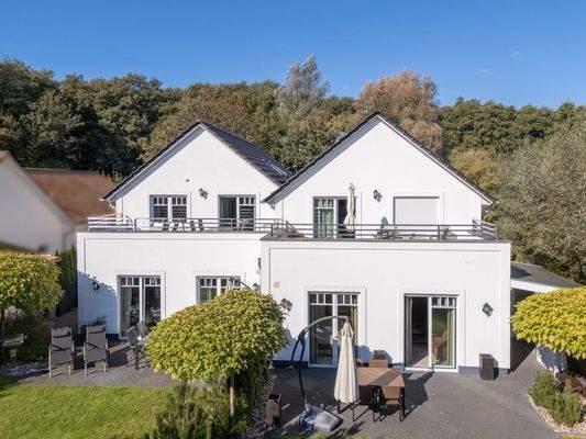 Haus am Wald – Zwei Häuser mit vier Ferienwohnungen DAHLER Rostock