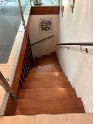 Treppe ins Souterrain = UG