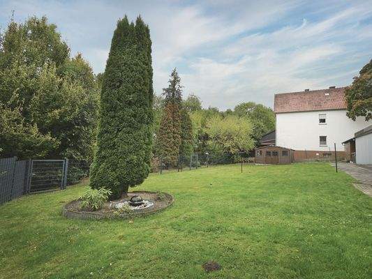 Weitläufiger Garten mit...