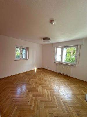 Schlafzimmer mit Parkettboden