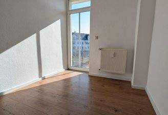 Schlafzimmer mit Zugang Balkon