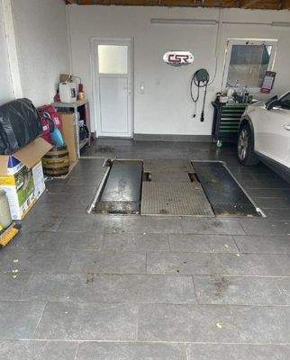 Garage mit Hebebühne