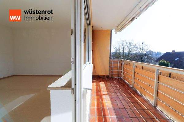 Wohnzimmer mit Balkon