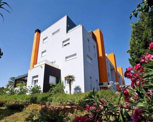 Bovetes Sol modern building.JPG