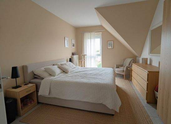 Schlafzimmer (mit KI neu eingerichtet)