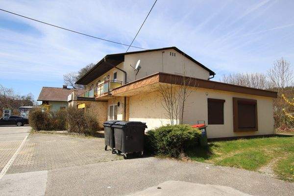 Wohn- und Geschäftshaus in Keutschach-Höflein mit 1.892m² Grundstück und 3 XXL-Garagen Nähe Rauschelesee mit vielen Verwendungsmöglichkeiten!