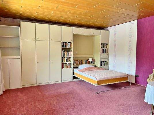 Hauptwohnung: Master-Schlafzimmer mit Terrassenzugang