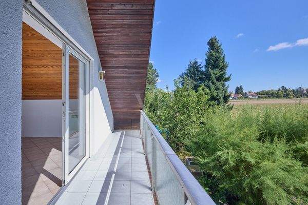 Balkon 2 im DG zur Feldrandlage