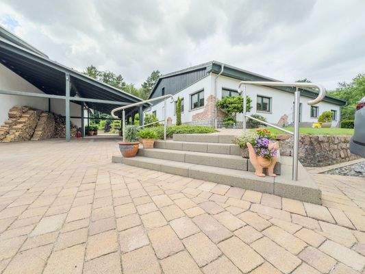 Die einladende Auffahrt 