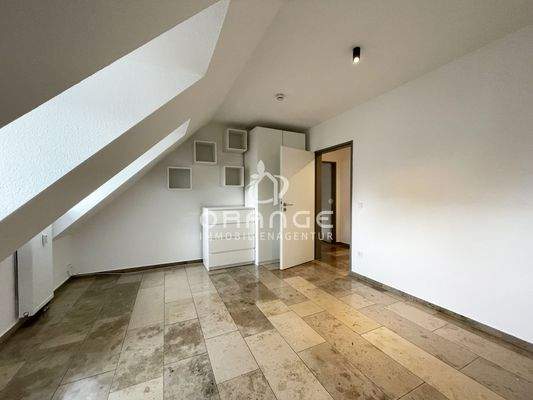 ...wird noch nach Bedarf möbliert...