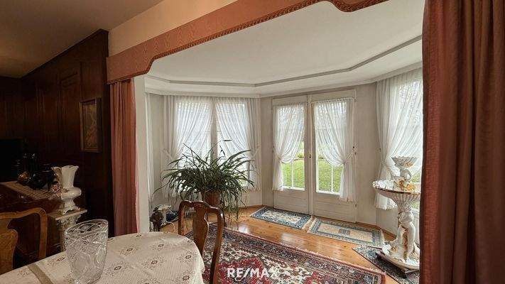 Erker mit Zugang zum Garten