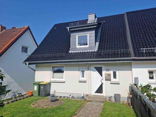 Die Vorderansicht der Immobilie