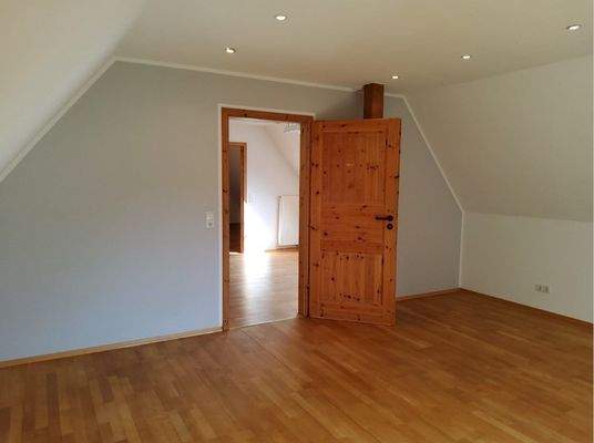 Kinderzimmer oder Büro DG rechts B4