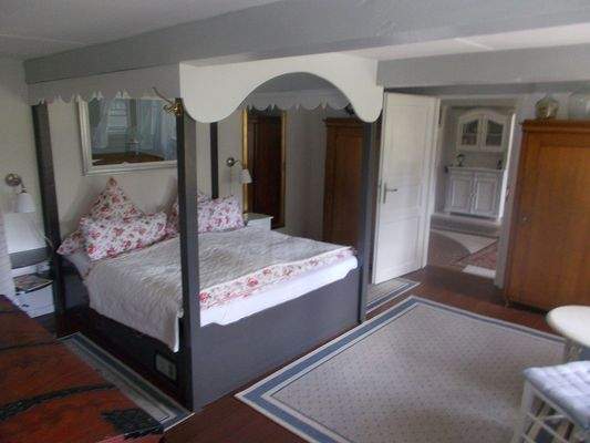 großes Schlafzimmer