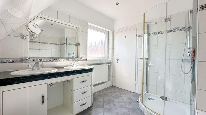 Badezimmer Ansicht 1