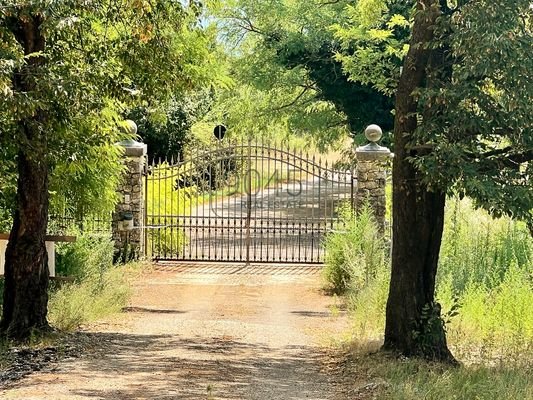 Secret Sale: Landgut mit 105 ha mit Blick auf die Stadt Verona - Gardasee