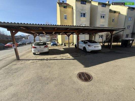 Carports gegenüberliegend