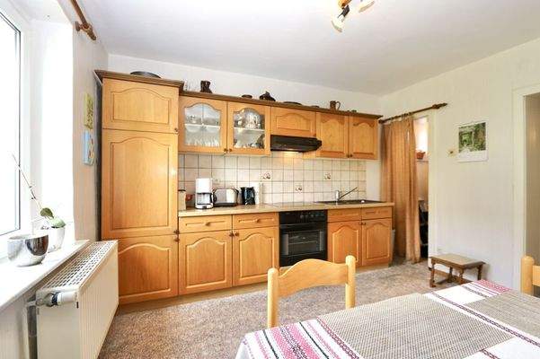 mit Platz für Tisch und Stühle