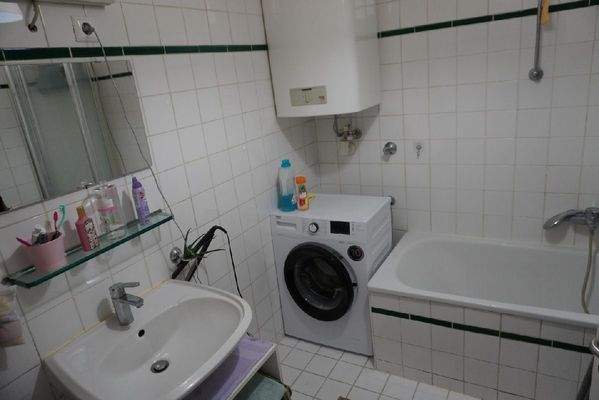 Badezimmer mit Wanne