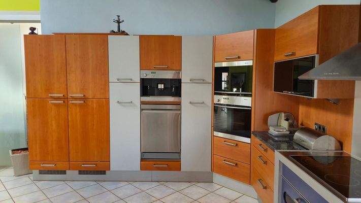 gut ausgestattete Küche