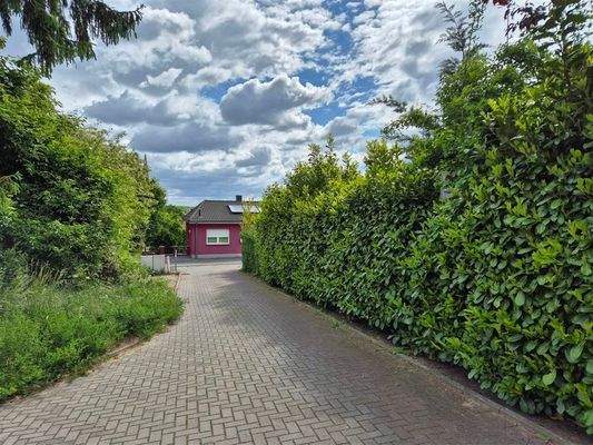 Etwas versteckt das Haus