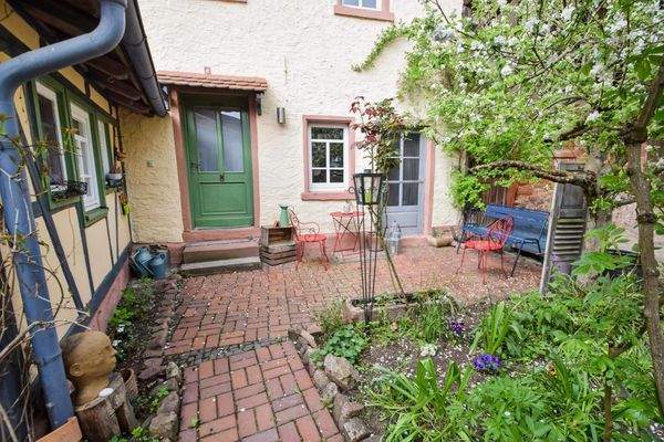 Hauseingang und Terrasse