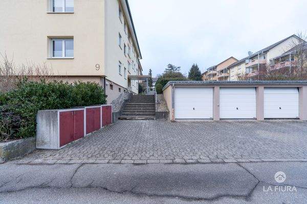 Garage mit elektr. Tor