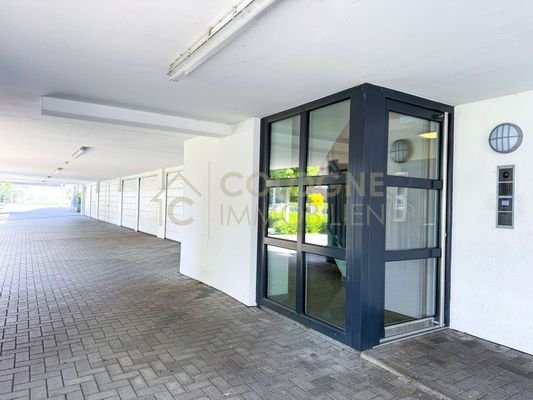 Eingang Gebäude