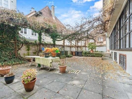 Nicht einsehbare Terrasse im Innenhof