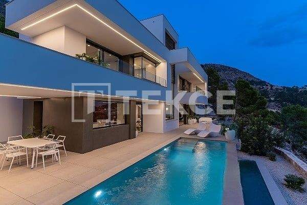 Privileged Located House with Sea Views in Altea Alicante