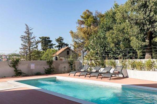 Sorgenfreie Harmonie im herrlichen Pool