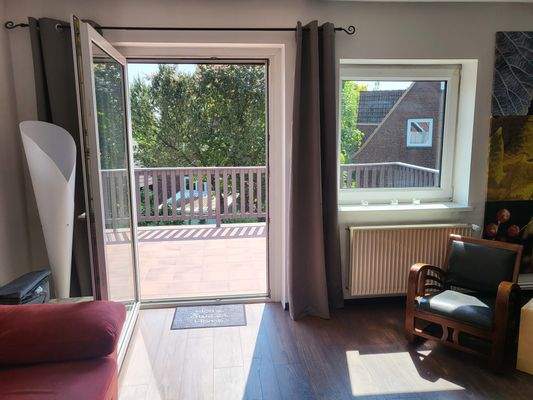 1. OG Wohnzimmer mit angeschlossener Terrasse